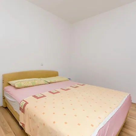 Apartament Anica *